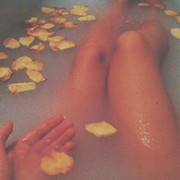 Ноги в ванне с пеной. Ванна для ног. Ноги в ванной. Девушка в ванной с пеной. Ноги девушки в ванне.
